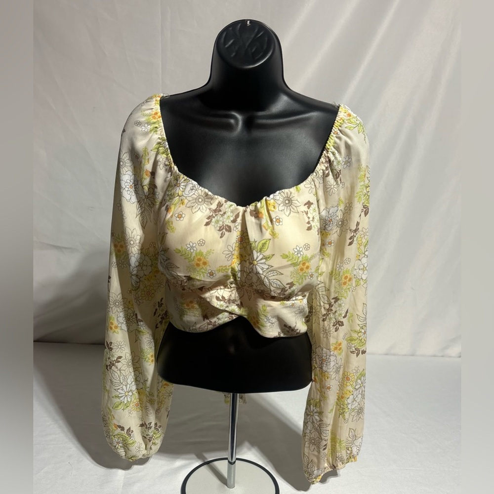 Madden NYC Women’s Floral Print Beige Crop Open Tie Back Long Sleeve Blouse : XL
